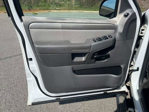 Used 2004 Ford Explorer Sport XLT image 8