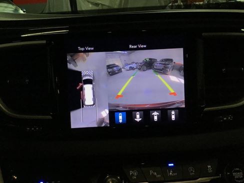 Used 2020 Chrysler Pacifica Touring-L Plus w/ Advanced Safetytec Group image 19