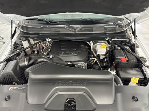 Used 2025 RAM 2500 4x4 Crew Cab image 8