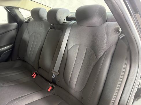 Used 2016 Chrysler 200 Limited FWD image 16