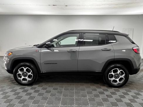 Used 2022 Jeep Compass Trailhawk AWD/4WD image 12