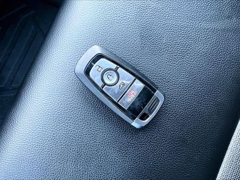 Used 2022 Ford E-Transit Medium Roof image 14