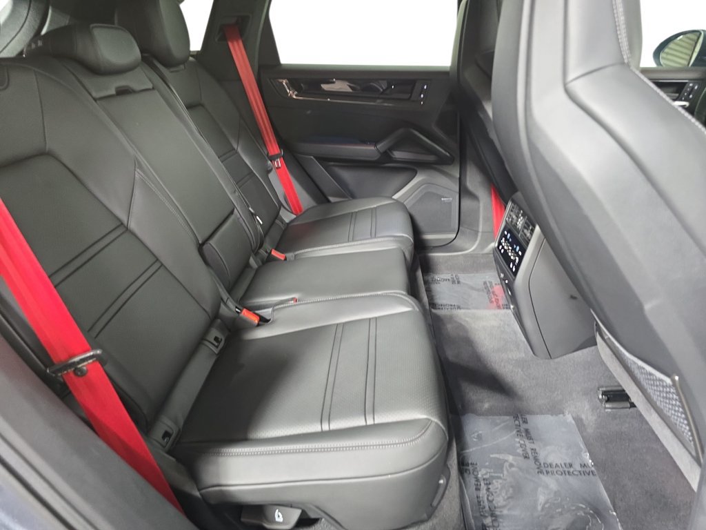 Certified 2026 Porsche Cayenne GTS AWD/4WD image 26