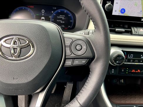 Used 2025 Toyota RAV4 Limited FWD image 25