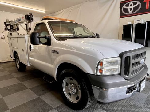 Used 2005 Ford F350 2WD Regular Cab Super Duty image 7