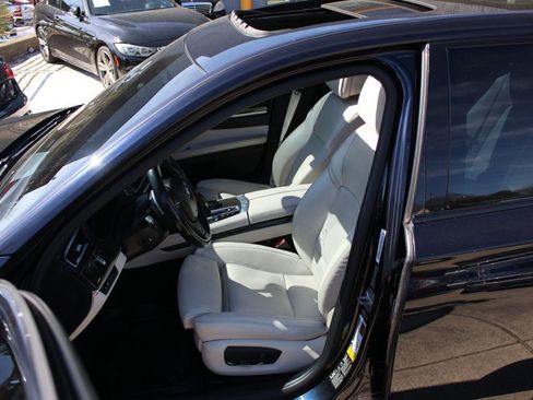 Used 2014 BMW 750Li xDrive image 14
