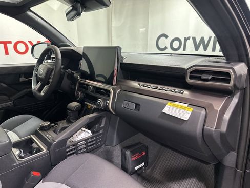 New 2025 Toyota Tacoma TRD Off-Road AWD/4WD image 13