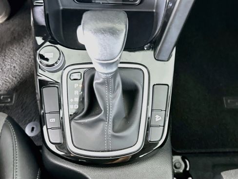 Used 2025 Kia Seltos S FWD image 25