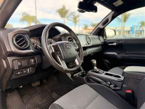 Used 2020 Toyota Tacoma TRD Off-Road image 10