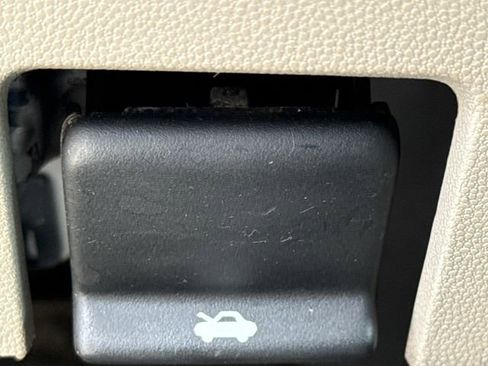 Used 2009 Ford Escape XLT image 29