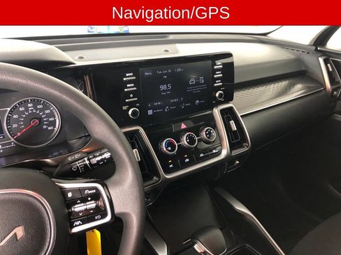 Used 2023 Kia Sorento LX FWD image 3