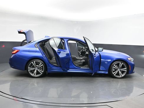 Used 2020 BMW 330i xDrive Sedan w/ M Sport Package AWD/4WD image 29