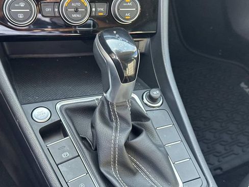 Certified 2022 Volkswagen Jetta SE image 20