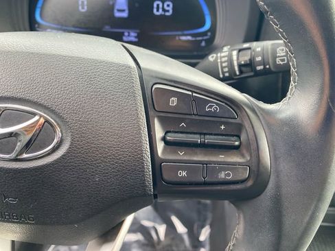 Used 2024 Hyundai Venue SEL image 20