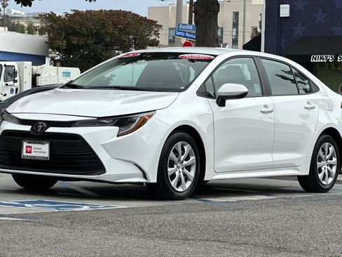 Used 2025 Toyota Corolla LE image 8