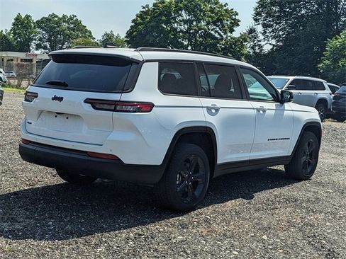 New 2025 Jeep Grand Cherokee L Altitude image 3