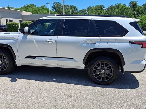 Used 2024 Toyota Sequoia Platinum AWD/4WD image 6
