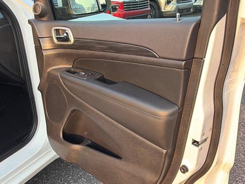 Used 2021 Jeep Grand Cherokee Laredo X RWD image 18