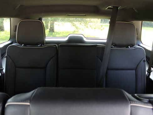 Used 2024 Chevrolet Suburban Premier AWD/4WD image 16