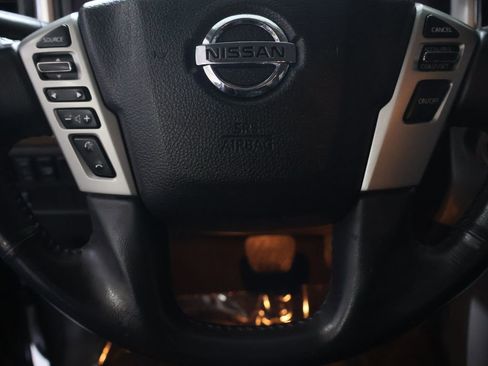 Used 2017 Nissan Titan SL image 19