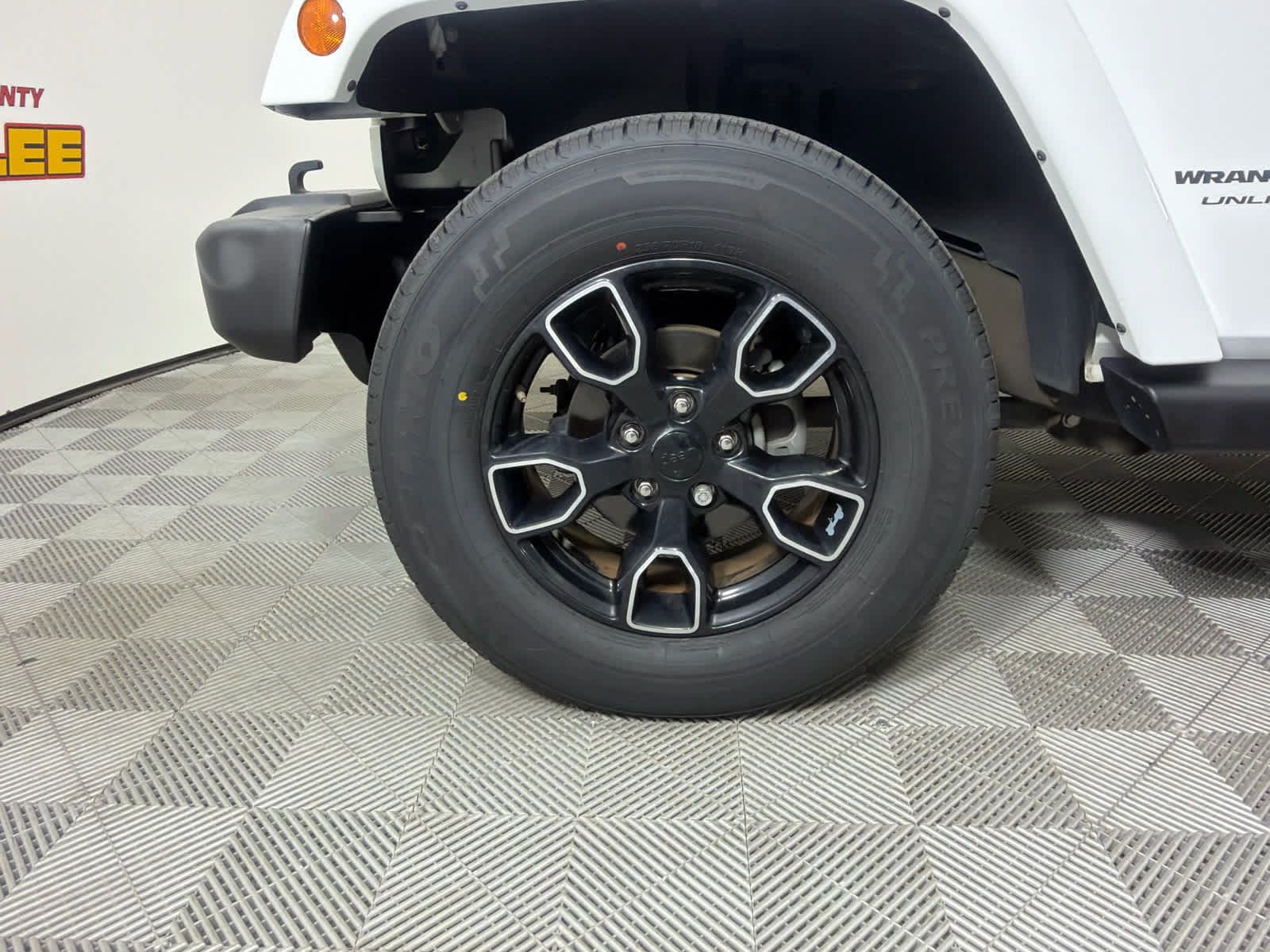 Used 2018 Jeep Wrangler Unlimited Sahara AWD/4WD image 10