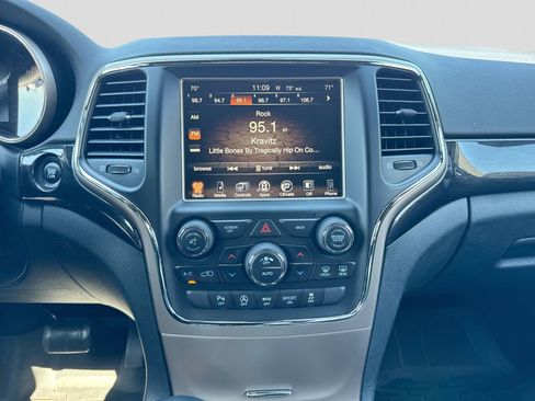 Used 2016 Jeep Grand Cherokee Laredo 75th Anniversary AWD/4WD image 29