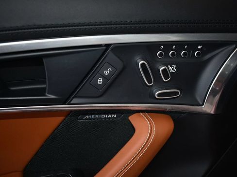 Used 2018 Jaguar F-TYPE Coupe RWD image 11