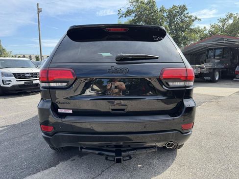 Used 2017 Jeep Grand Cherokee Altitude AWD/4WD image 7