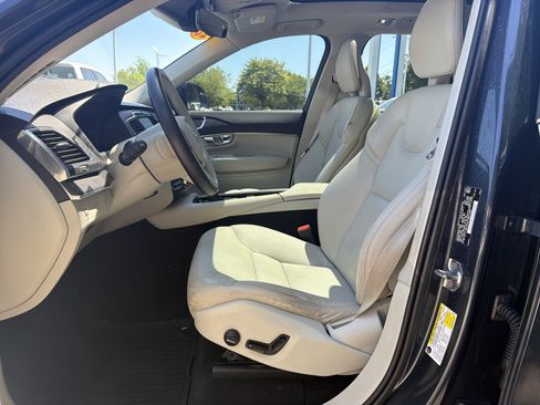 Used 2020 Volvo XC90 T5 Momentum w/ Protection Package Premier FWD image 16