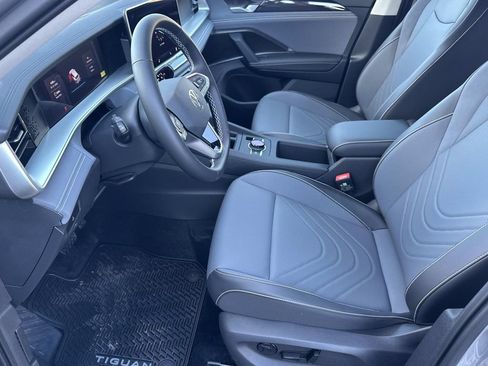 New 2026 Volkswagen Tiguan SE FWD image 16