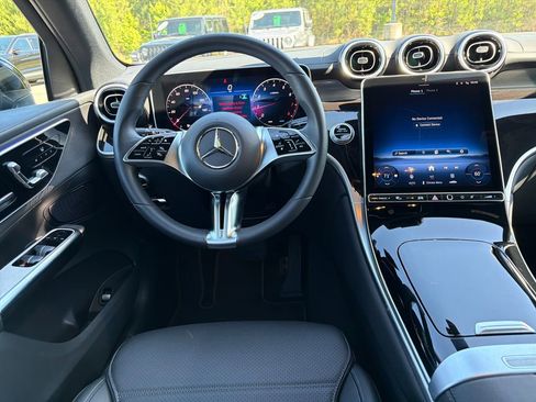 Used 2025 Mercedes-Benz GLC 300 image 6