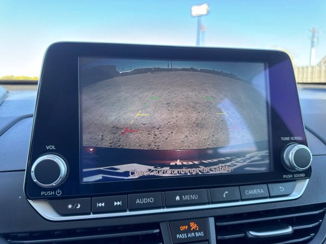 Used 2025 Nissan Altima 2.5 SV FWD image 12
