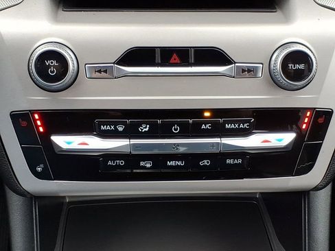 Used 2023 Ford Explorer XLT w/ Equipment Group 202A image 17