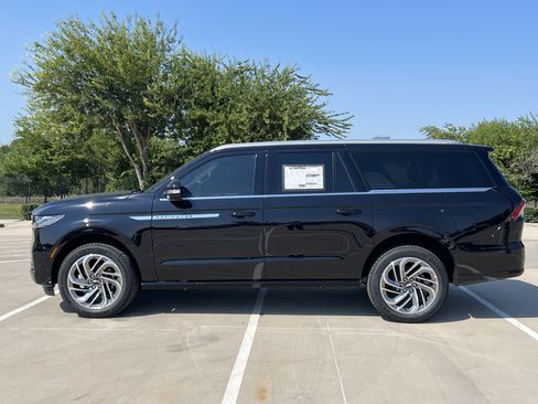 New 2025 Lincoln Navigator L Reserve image 4