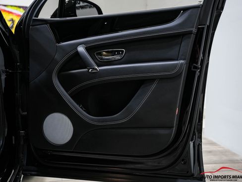 Used 2018 Bentley Bentayga image 50