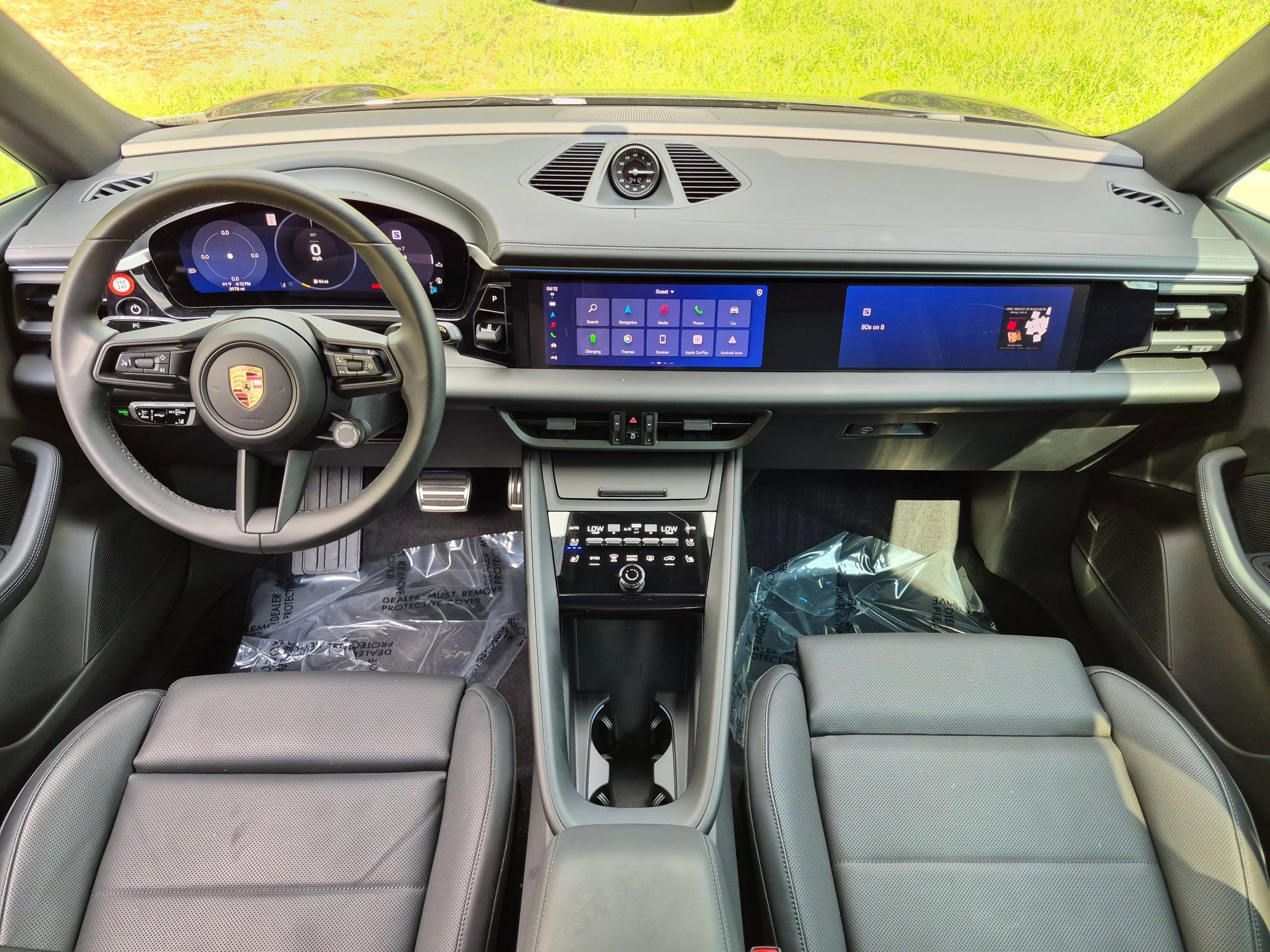 Certified 2025 Porsche Macan 4S Electric AWD/4WD image 22
