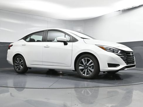 Used 2025 Nissan Versa SV w/ Trunk Package FWD image 21