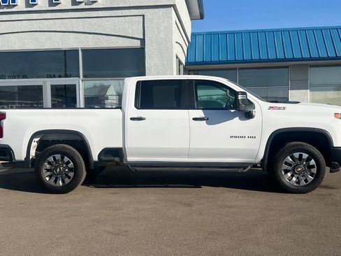 Used 2024 Chevrolet Silverado 2500 Custom w/ Custom Value Package image 2