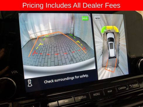 Used 2024 Nissan Pathfinder SL w/ SL Premium Package FWD image 17