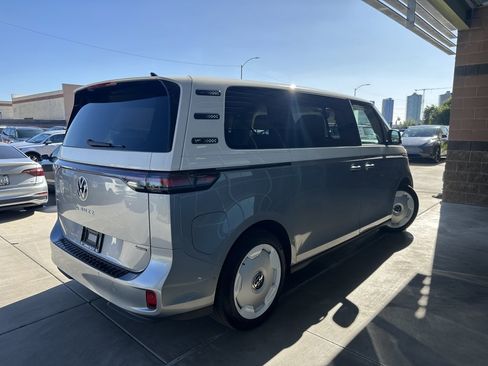 Used 2025 Volkswagen ID. Buzz 1st Edition AWD/4WD image 4
