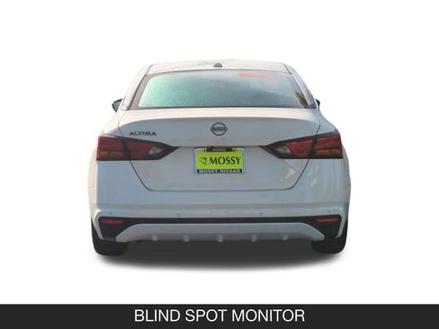 Used 2025 Nissan Altima 2.5 SV FWD image 8