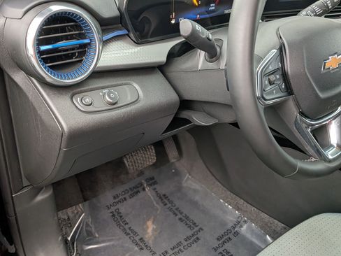 Certified 2025 Chevrolet Trax LT w/ LT Convenience Package image 16