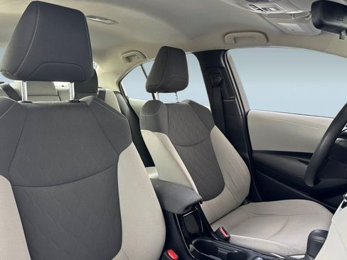 Used 2020 Toyota Corolla LE w/ LE Convenience Package FWD image 30