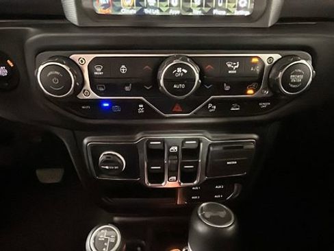 Used 2022 Jeep Wrangler Unlimited Sahara w/ Cold Weather Group AWD/4WD image 22