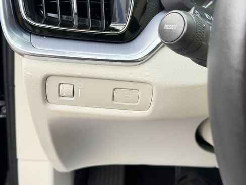 Used 2020 Volvo S60 T5 Momentum w/ Protection Package image 72