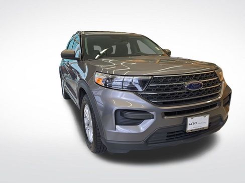 Used 2023 Ford Explorer XLT image 7