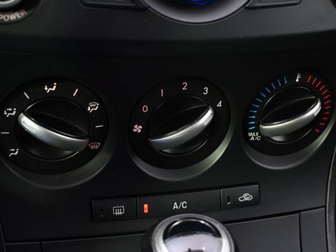 Used 2012 MAZDA MAZDA3 i Touring FWD image 29