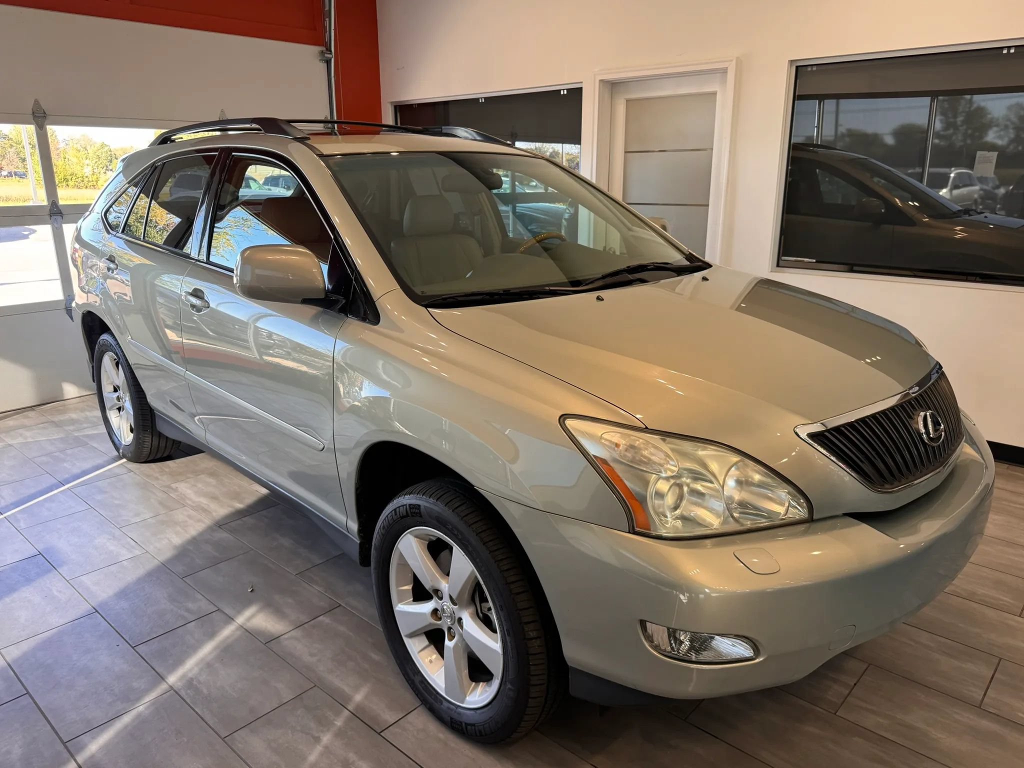 Used 2004 Lexus RX 330 w/ Premium Plus Pkg FWD image 6