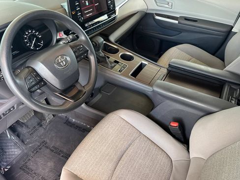 Certified 2024 Toyota Sienna LE AWD/4WD image 12