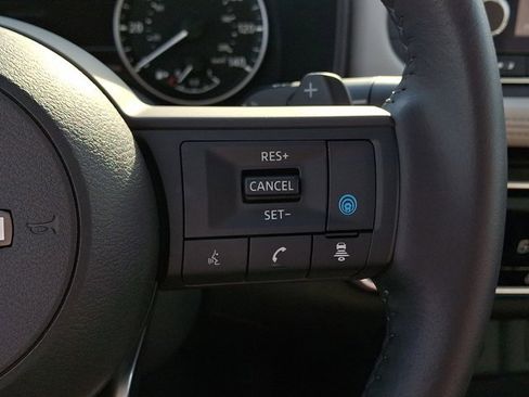 Used 2024 Nissan Rogue SV w/ SV Premium Package image 27